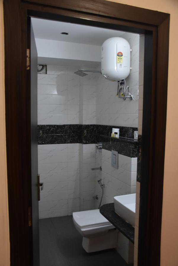 Hotel De Luxe Basai Road Gurgaon Zewnętrze zdjęcie