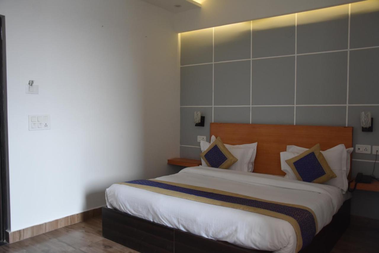 Hotel De Luxe Basai Road Gurgaon Zewnętrze zdjęcie