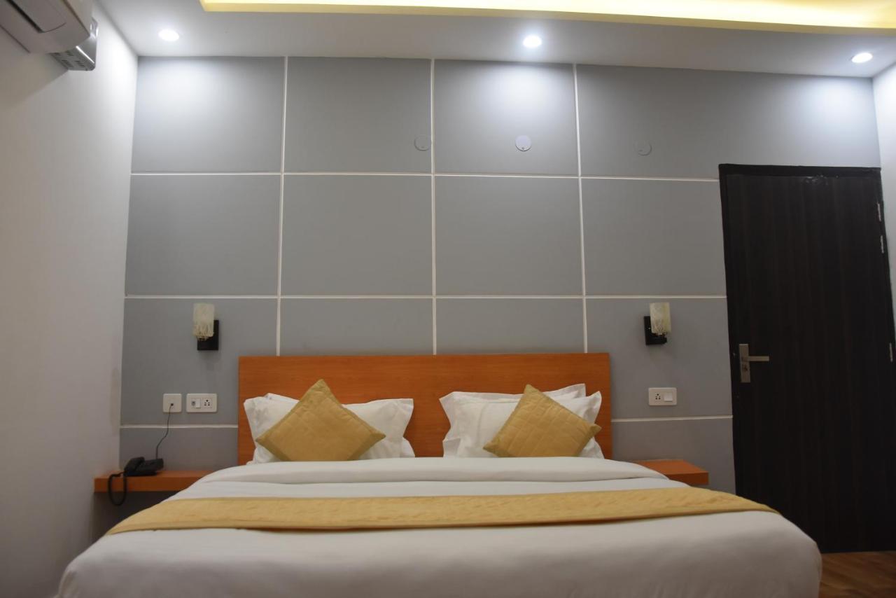 Hotel De Luxe Basai Road Gurgaon Zewnętrze zdjęcie