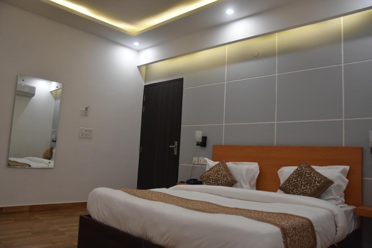 Hotel De Luxe Basai Road Gurgaon Zewnętrze zdjęcie