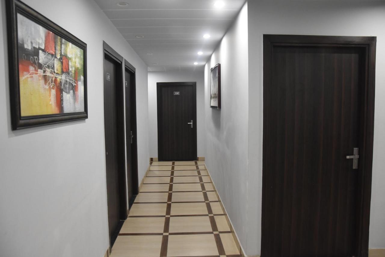Hotel De Luxe Basai Road Gurgaon Zewnętrze zdjęcie