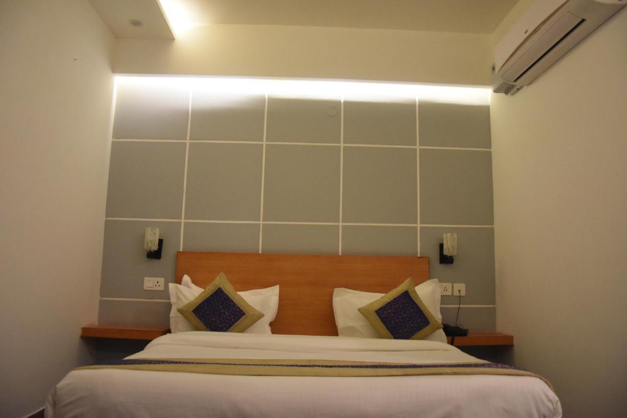 Hotel De Luxe Basai Road Gurgaon Zewnętrze zdjęcie