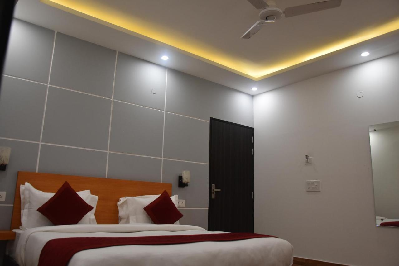 Hotel De Luxe Basai Road Gurgaon Zewnętrze zdjęcie