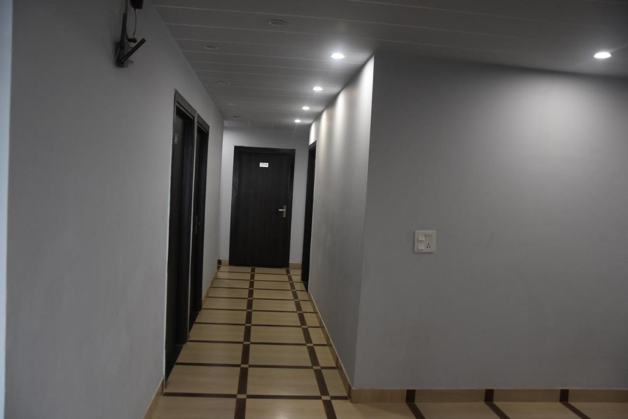 Hotel De Luxe Basai Road Gurgaon Zewnętrze zdjęcie