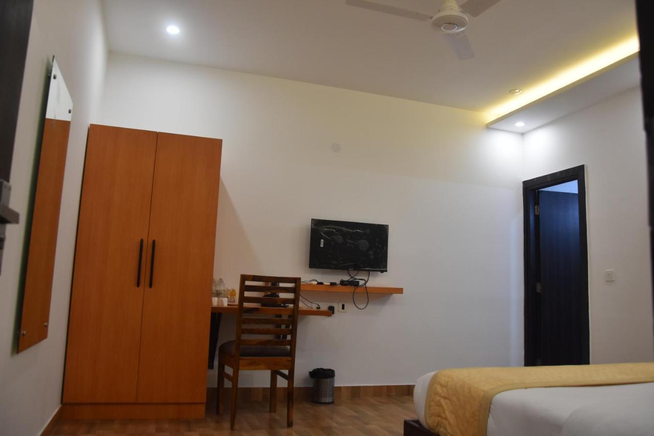 Hotel De Luxe Basai Road Gurgaon Zewnętrze zdjęcie