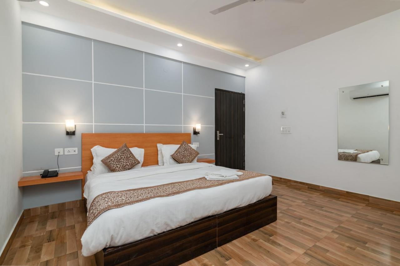 Hotel De Luxe Basai Road Gurgaon Zewnętrze zdjęcie