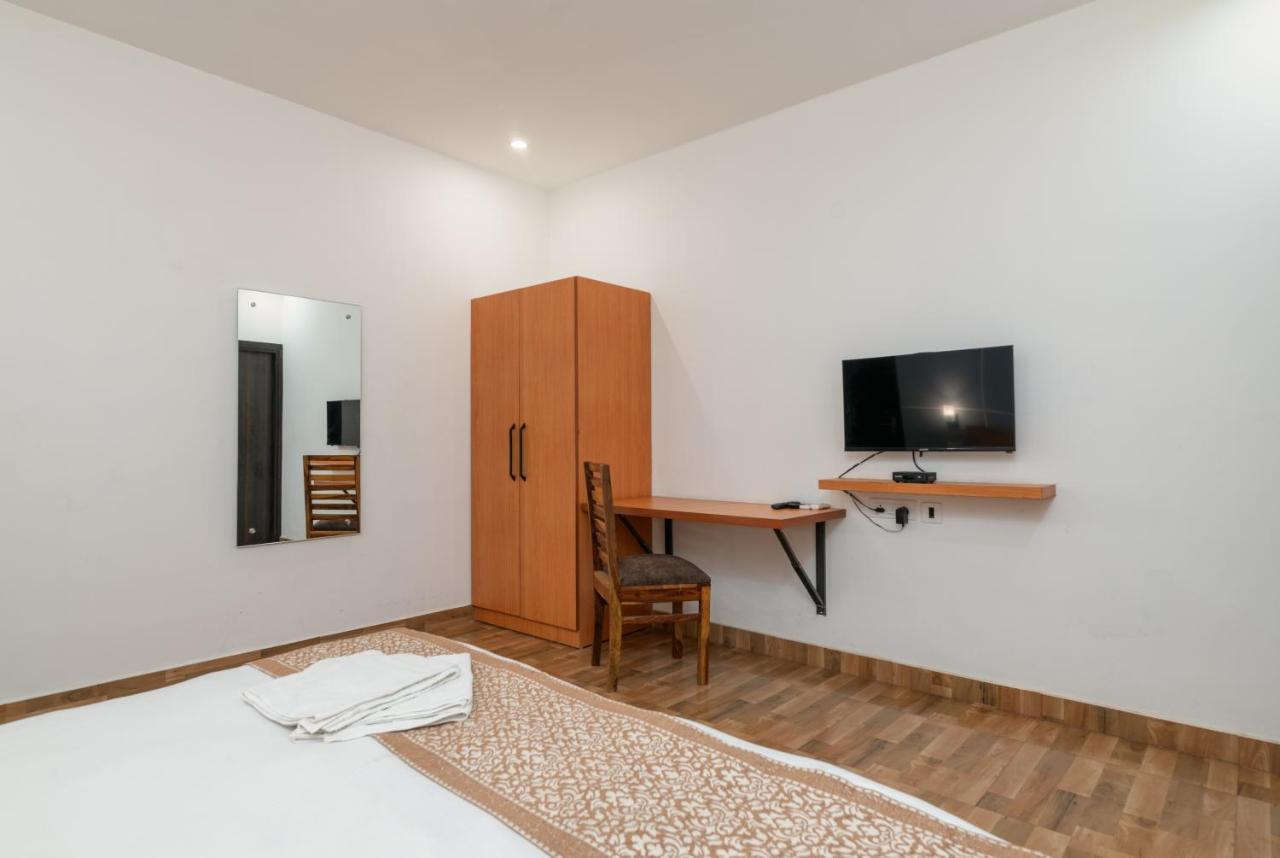 Hotel De Luxe Basai Road Gurgaon Zewnętrze zdjęcie