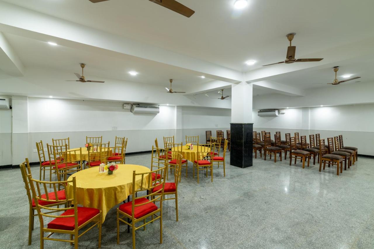 Hotel De Luxe Basai Road Gurgaon Zewnętrze zdjęcie